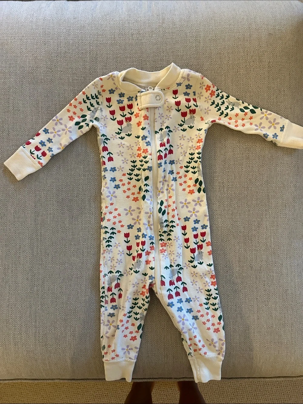 Hanna Andersson Cream Floral and Bunny Zip One-Piece 6-12m